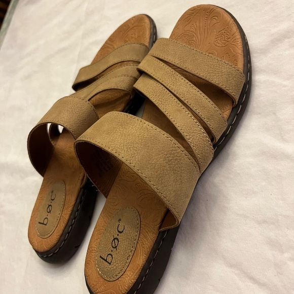 b.o.c. Women's Tan Sandals size 9 - Picture 3 of 5